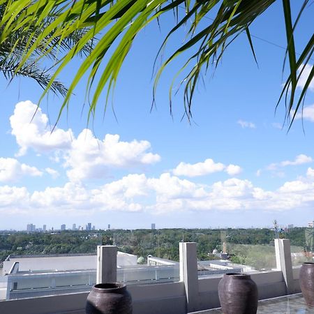 The Grantage Hotel & Sky Lounge Serpong Esterno foto